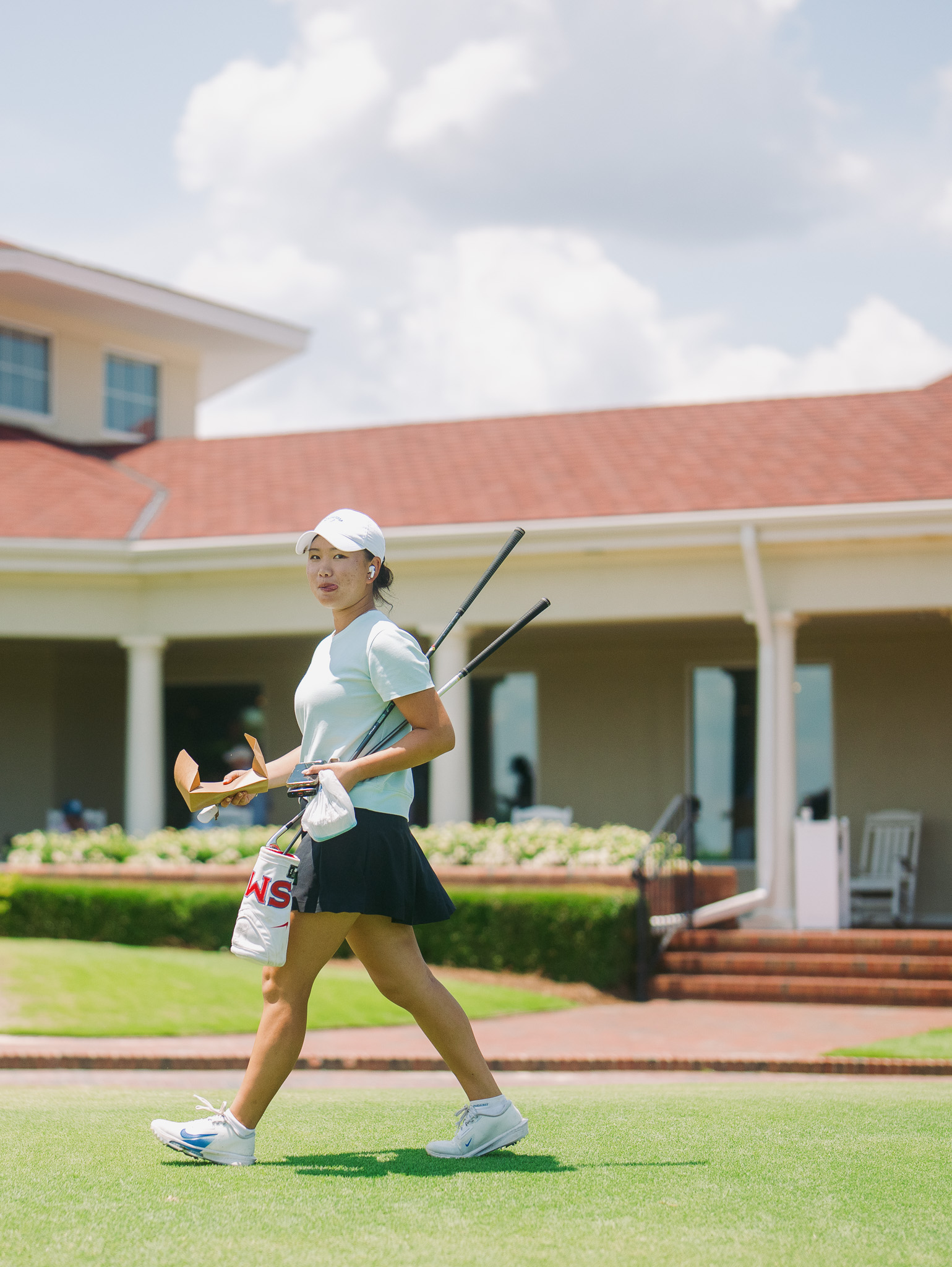Mackenzie Lee readies for her match.